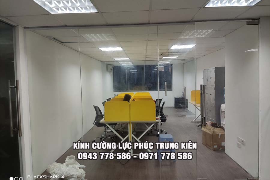 Kính cường lực chịu lực bao nhiêu? Hướng dẫn chi tiết và giải pháp an toàn